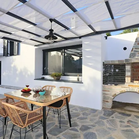 Villa John's Stafilos *