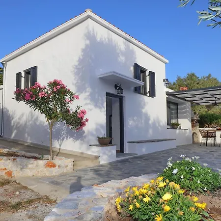Villa John's Stafilos *